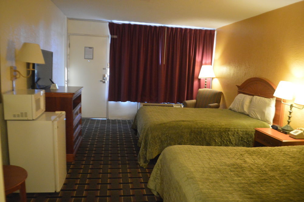 Rodeway Inn Denmark - Jackson Exteriör bild
