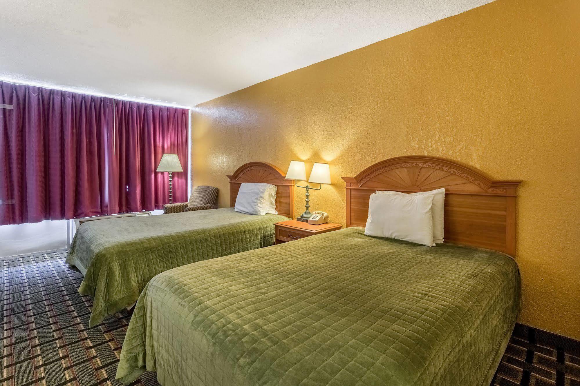 Rodeway Inn Denmark - Jackson Exteriör bild